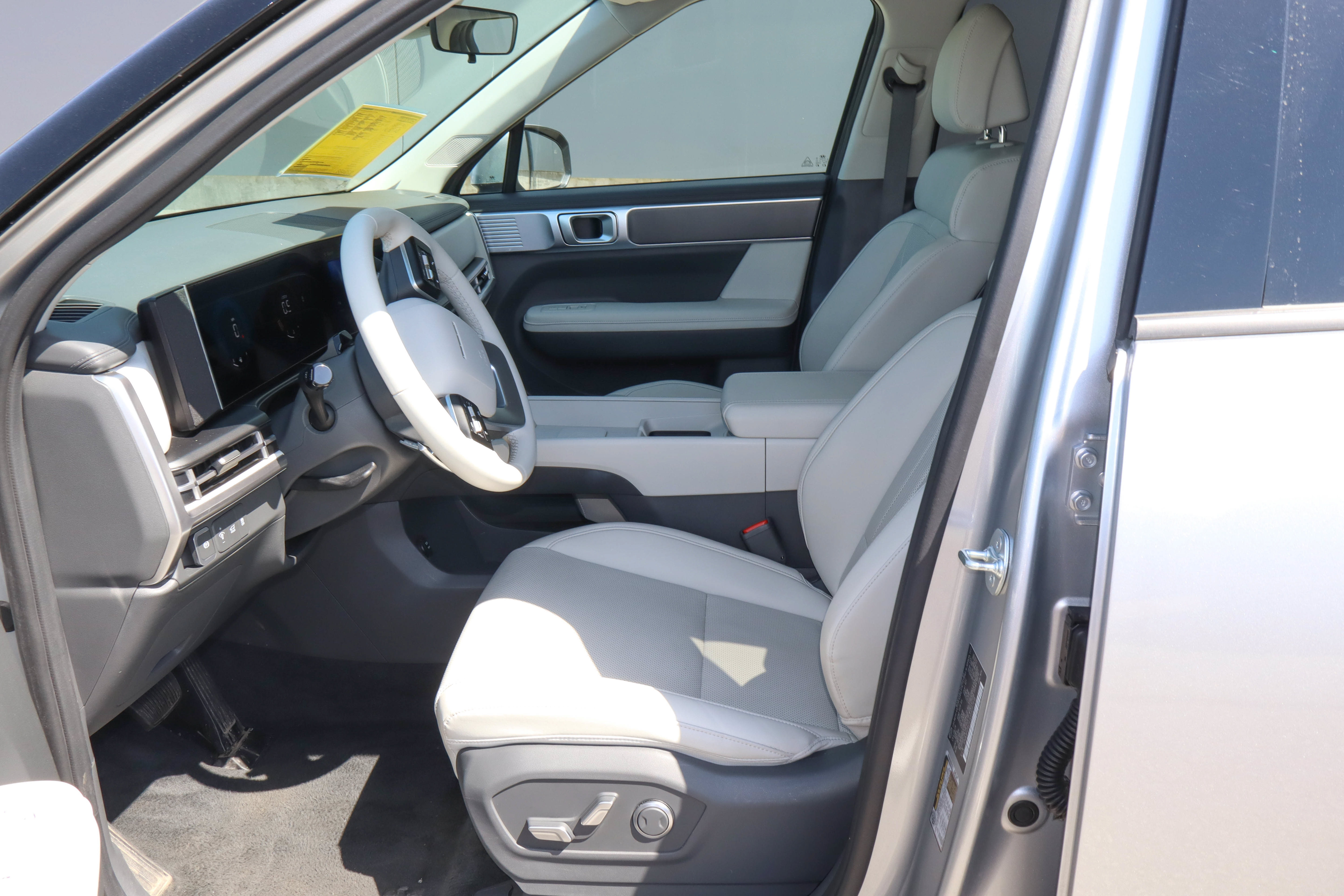 Used 2025 Hyundai Santa Fe SEL FWD image 7