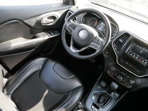 Used 2020 Jeep Cherokee Latitude Plus w/ Cold Weather Group image 9