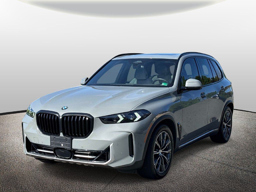 Used 2025 BMW X5 xDrive40i w/ Parking Assistance Package AWD/4WD image 4