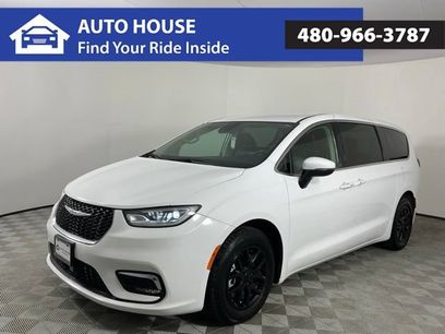 Used 2023 Chrysler Pacifica Touring-L