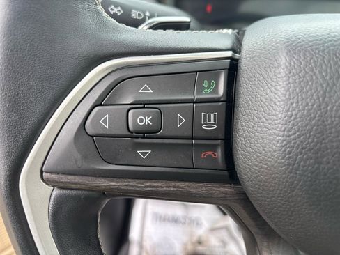 Used 2022 Jeep Grand Cherokee Limited image 17