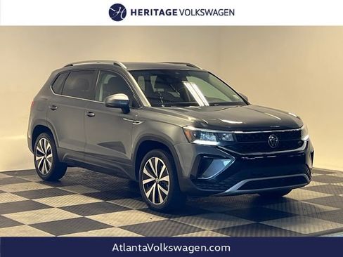Used 2023 Volkswagen Taos SE FWD image 1