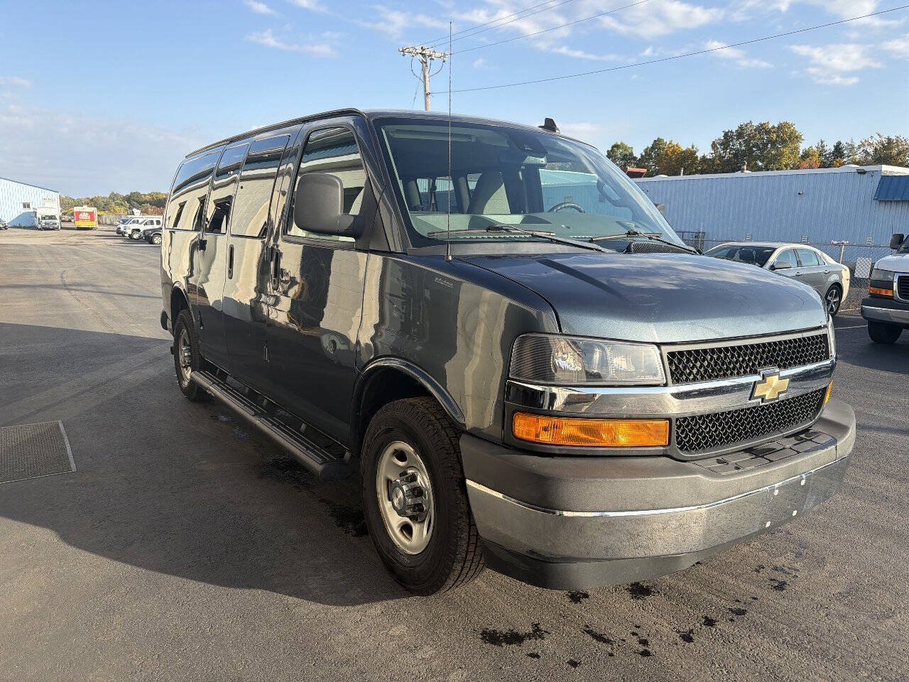 Used 2019 Chevrolet Express 2500 LT w/ LT Preferred Equipment Group RWD image 4