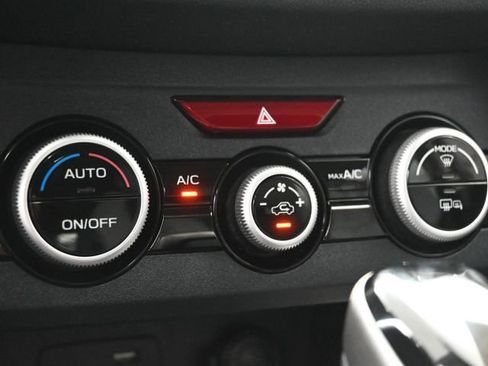 Used 2020 Subaru Crosstrek 2.0i Limited w/ Moonroof Package w/Navigation image 19