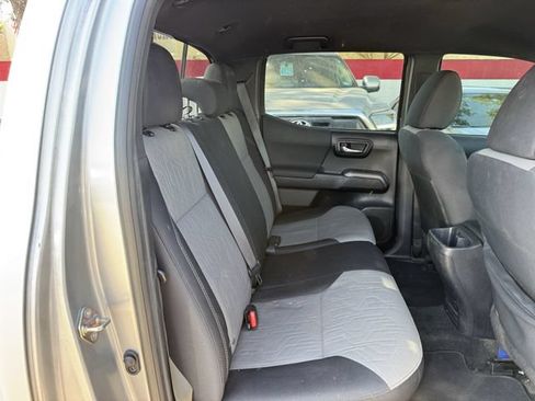 Used 2020 Toyota Tacoma TRD Off-Road w/ Technology Package AWD/4WD image 32