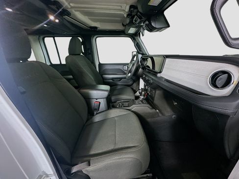 Used 2024 Jeep Wrangler Unlimited Sahara AWD/4WD image 30