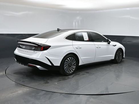 Used 2025 Hyundai Sonata Limited image 2