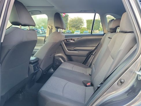 Used 2021 Toyota RAV4 XLE image 18