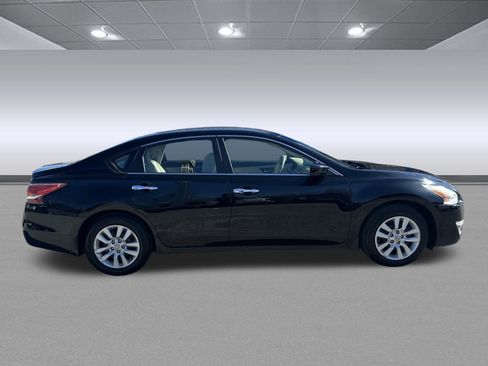 Used 2013 Nissan Altima 2.5 S image 2