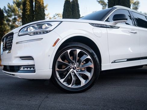 Used 2022 Lincoln Aviator Grand Touring w/ Equipment Group 301A image 3