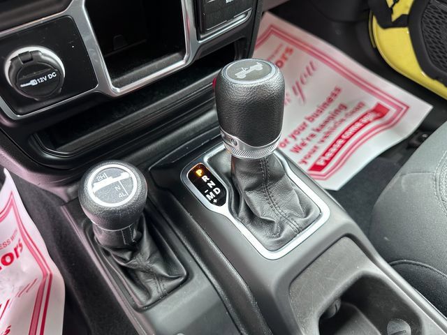 Used 2023 Jeep Wrangler Sport AWD/4WD image 15
