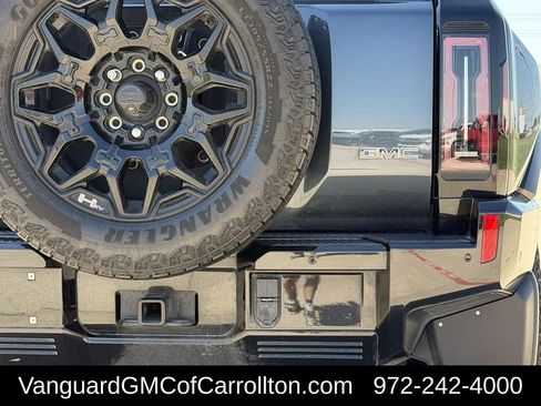 Used 2025 GMC Hummer EV 2X w/ LPO, Sport Package AWD/4WD image 9