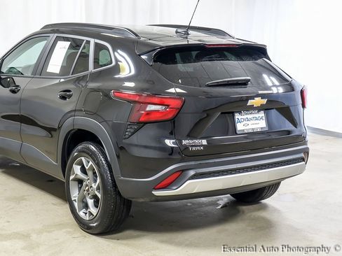 Certified 2025 Chevrolet Trax LT w/ LT Convenience Package image 7