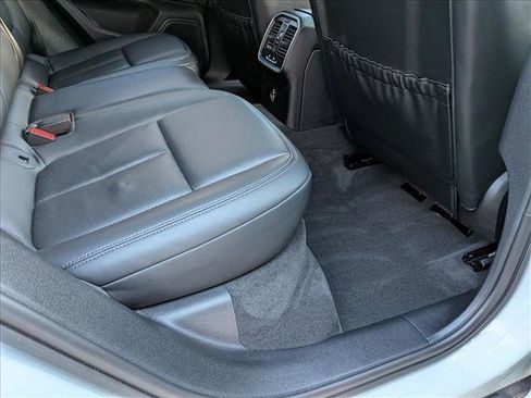 Used 2025 Porsche Macan image 18