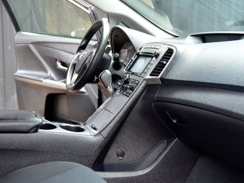 Used 2015 Toyota Venza LE AWD/4WD image 11