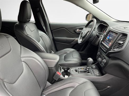 Used 2021 Jeep Cherokee Latitude Lux w/ Comfort/Convenience Group image 28