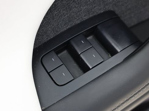 Used 2022 Tesla Model X image 22