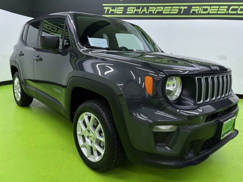 Used 2023 Jeep Renegade Latitude AWD/4WD image 2