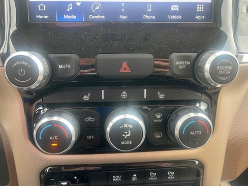 Used 2022 RAM 2500 Laramie w/ Body Color Bumper Group AWD/4WD image 28