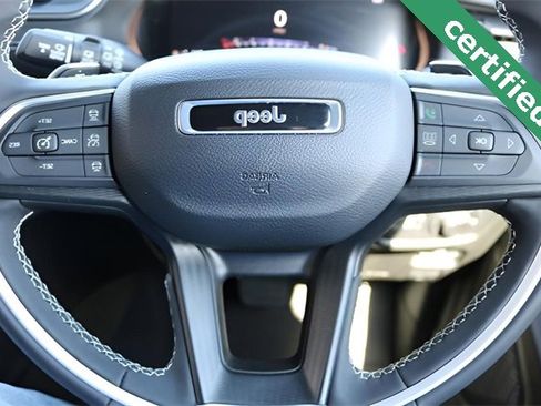 Used 2025 Jeep Grand Cherokee Laredo X image 22