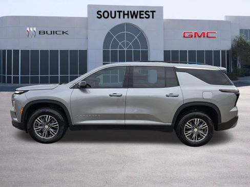 Used 2024 Chevrolet Traverse LT FWD image 4
