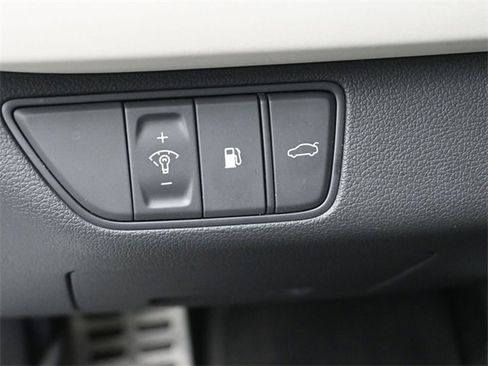 Used 2023 Genesis G70 2.0T w/ Sport Prestige Package image 20