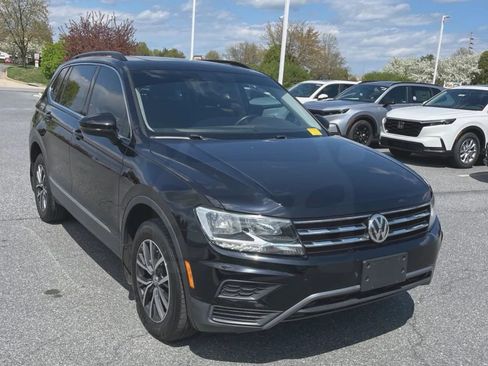 Used 2018 Volkswagen Tiguan SE w/ Panoramic Sunroof Package image 4