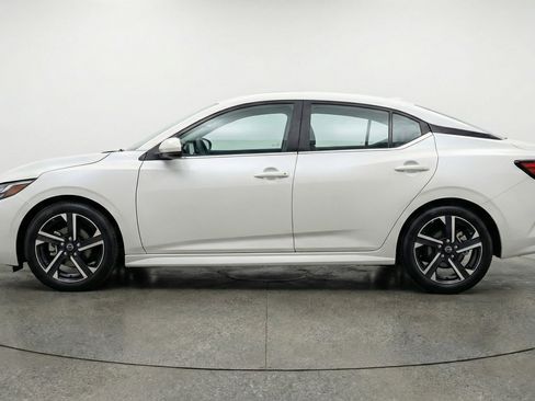 Used 2025 Nissan Sentra SV image 5