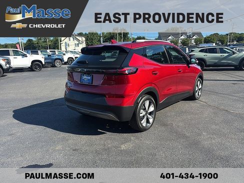 Certified 2023 Chevrolet Bolt EUV LT w/ Convenience Package FWD image 4