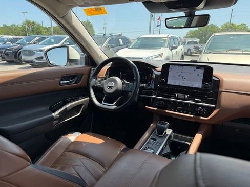 Used 2023 Nissan Pathfinder Platinum w/ Cargo Package AWD/4WD image 24