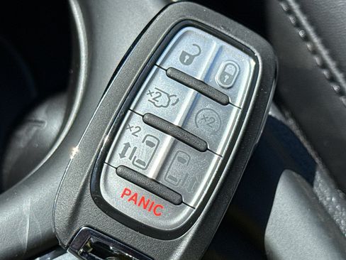 New 2027 Chrysler Pacifica Select AWD/4WD image 39
