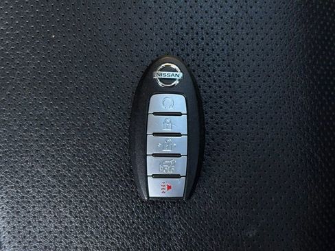 Used 2017 Nissan Rogue SL w/ SL Premium Package image 66