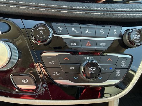 Used 2021 Chrysler Pacifica Limited w/ Premium & Safety Sphere Group AWD/4WD image 24