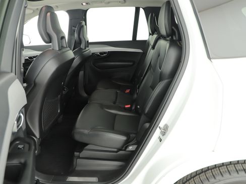 Used 2022 Volvo XC90 T5 Momentum w/ Climate Package image 11