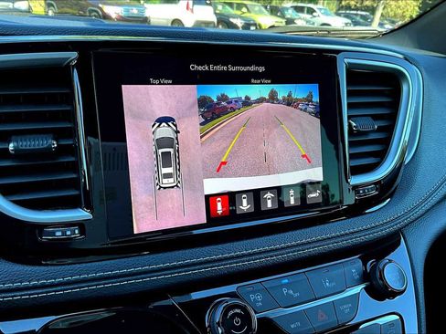 Used 2024 Chrysler Pacifica Limited FWD image 26