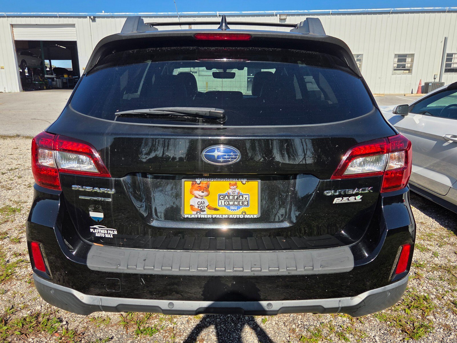 Used 2017 Subaru Outback 2.5i Limited AWD/4WD image 5