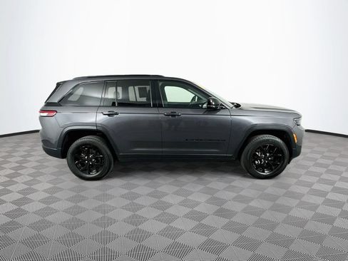 Certified 2025 Jeep Grand Cherokee Altitude AWD/4WD image 14