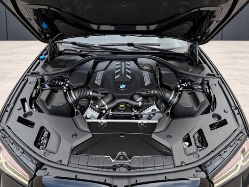 Used 2022 BMW M550i xDrive AWD/4WD image 20