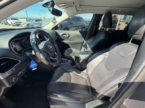 Used 2019 Jeep Cherokee Limited image 6