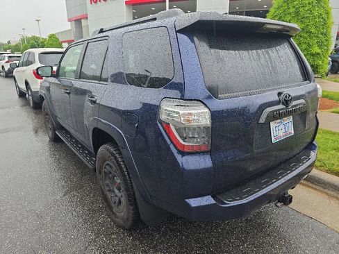 Used 2021 Toyota 4Runner Venture w/ Moonroof Package AWD/4WD image 9