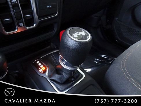 Used 2025 Jeep Wrangler Unlimited Sahara AWD/4WD image 33