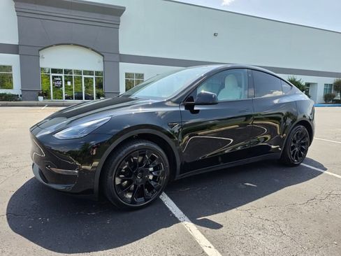 Used 2023 Tesla Model Y Long Range AWD/4WD image 11