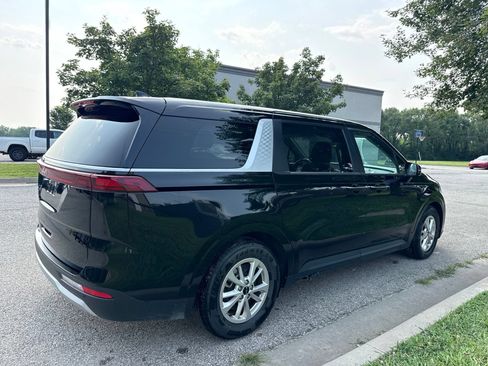 Used 2024 Kia Carnival LX FWD image 5