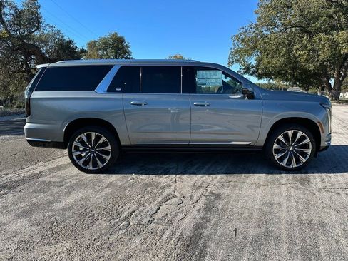 New 2026 Cadillac Escalade ESV Luxury w/ Touring Package image 6