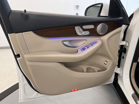 Used 2021 Mercedes-Benz GLC 300 4MATIC image 42