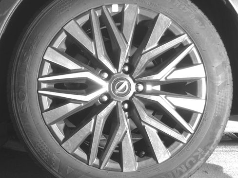 Used 2025 Nissan Altima 2.5 SV FWD image 14