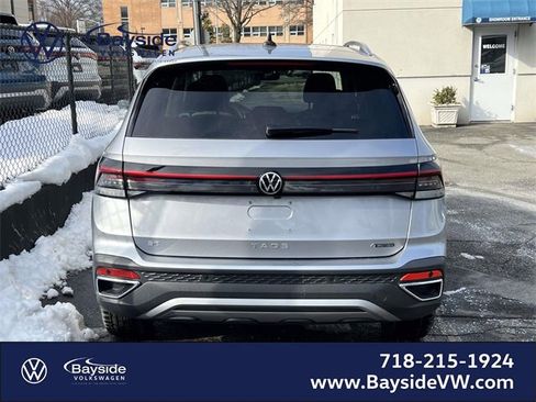 New 2026 Volkswagen Taos SE image 6