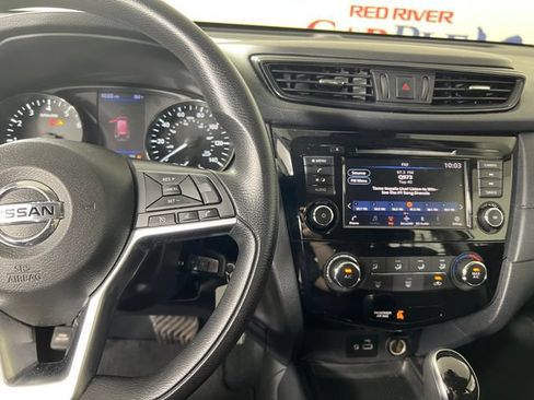 Used 2020 Nissan Rogue S FWD image 17