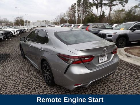 Used 2022 Toyota Camry SE image 8