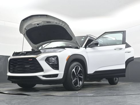 Used 2021 Chevrolet TrailBlazer RS w/ Sun and Liftgate Package FWD image 40